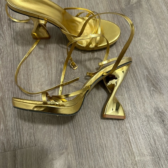 Beautiful Gold Strappy Heels - Statement heels - Picture 5 of 11